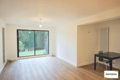 2 bedroom flat to rent, Luscombe Court,  Park Hill Road, Bromley