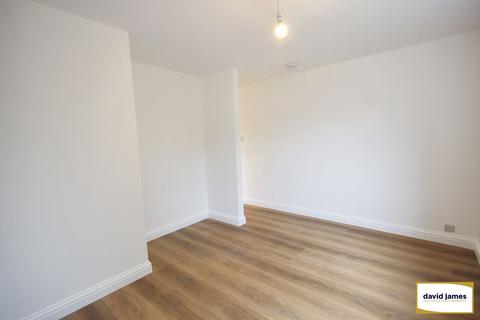 2 bedroom flat to rent, Luscombe Court,  Park Hill Road, Bromley