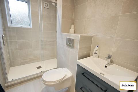 2 bedroom flat to rent, Luscombe Court,  Park Hill Road, Bromley