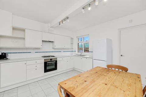 4 bedroom terraced house to rent, Strickland Row, London SW18