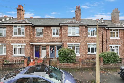 4 bedroom terraced house to rent, Strickland Row, London SW18