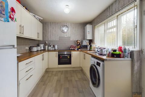 2 bedroom semi-detached house to rent, Humber Close, Kirkdale