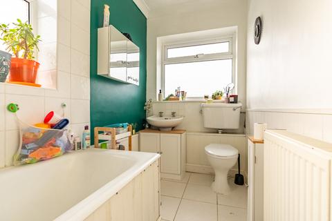 15 Meadow Close, London Colney, St Albans, AL2 1RQ