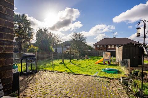 15 Meadow Close, London Colney, St Albans, AL2 1RQ