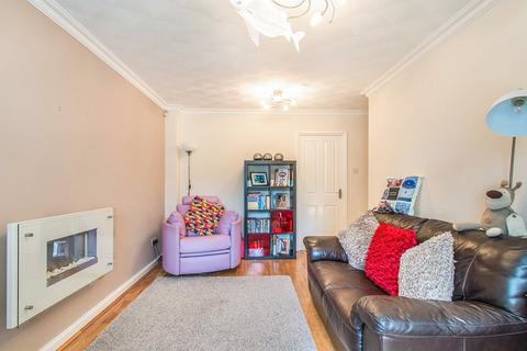 2 bedroom semi-detached house to rent, Orchard Way, Leeds LS26