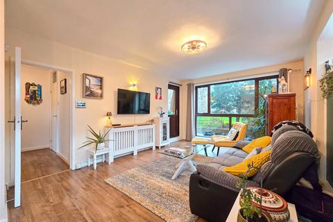 Flat 2, Fairlands Court North Park, London, SE9 5BH