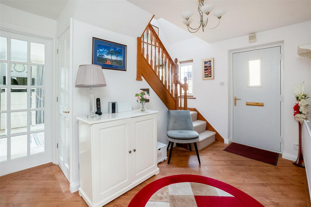 8 Wheatfield Court-3.jpg