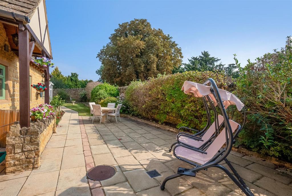8 Wheatfield Court-13.jpg