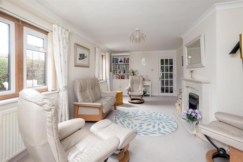 8 Wheatfield Court-4.jpg