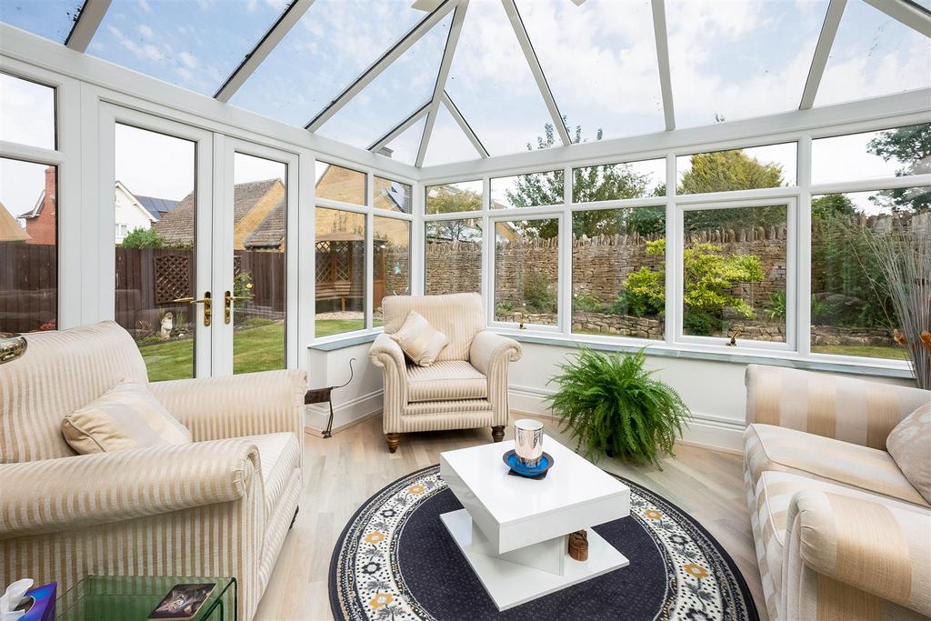 8 Wheatfield Court-6.jpg