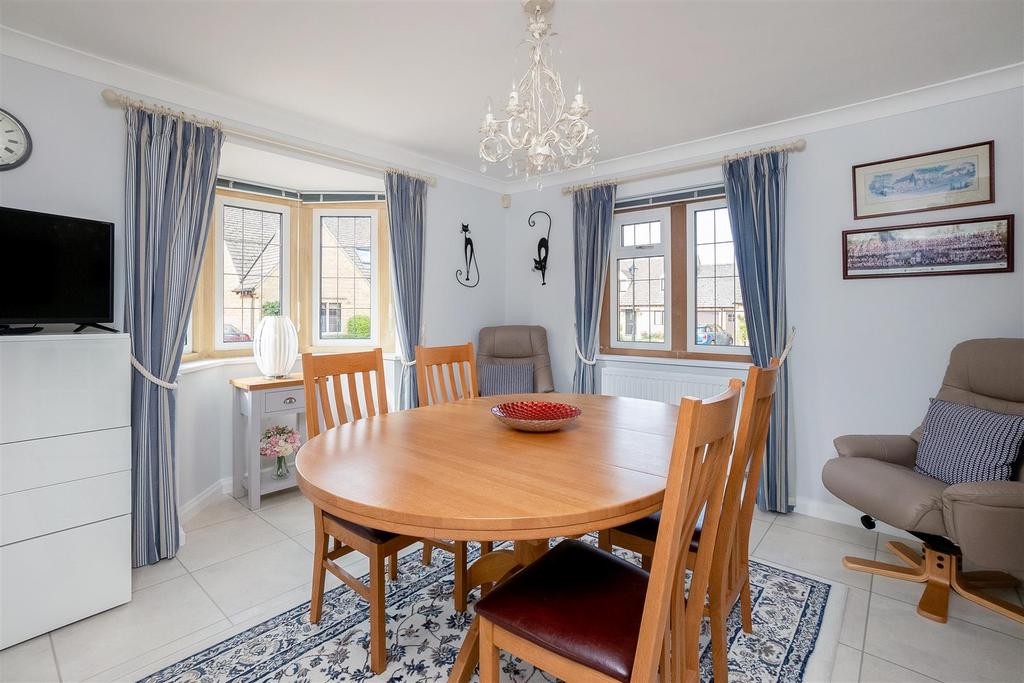 8 Wheatfield Court-7.jpg