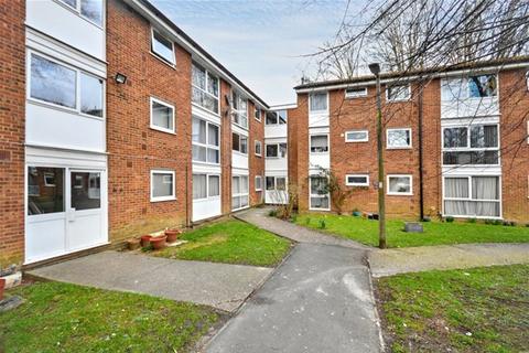 2 bedroom flat to rent, Chalfont Close, Hemel Hempstead