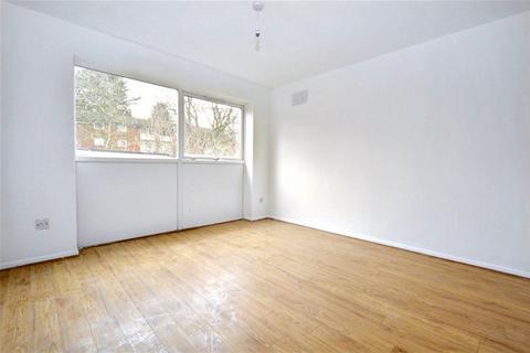 2 bedroom flat to rent, Chalfont Close, Hemel Hempstead