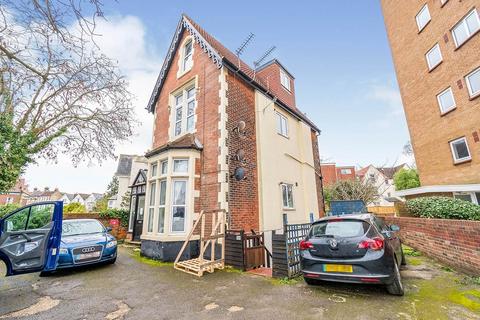 1 bedroom flat to rent, Victoria Road North, Hampshire PO5