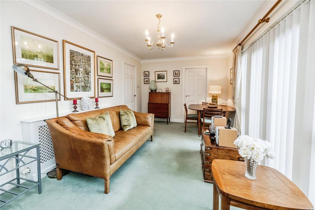 Bedroom/Dining Room