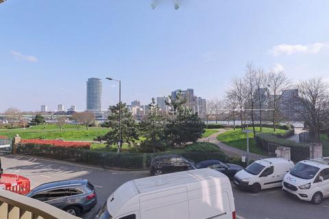 1 bedroom flat for sale, Waterview Apartments, William Morris Way, London SW6