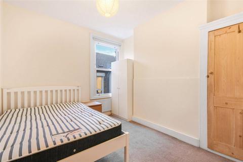 3 bedroom flat to rent, Yukon Road, Balham, London, SW12