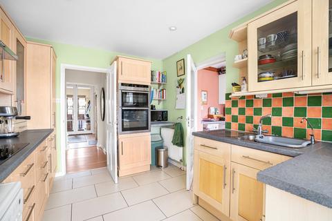 6 Bridge Road, Ickford, Aylesbury, HP18 9HX