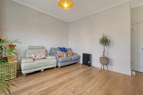 2 bedroom flat to rent, Grovelands Road, London N13