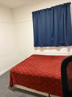 1 bedroom in a house share to rent, Henchman Street, London W12