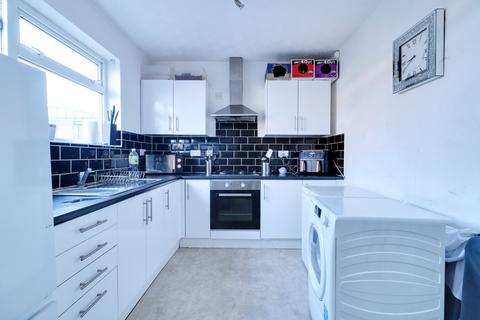 3 bedroom terraced house for sale, Cawdor Avenue, South Ockendon RM15