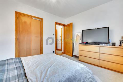 20 Waldronhyrst, South Croydon, CR2 6NY