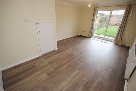 2 bedroom terraced house to rent, Harebell Close, Billericay