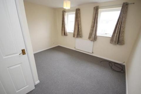 2 bedroom terraced house to rent, Harebell Close, Billericay