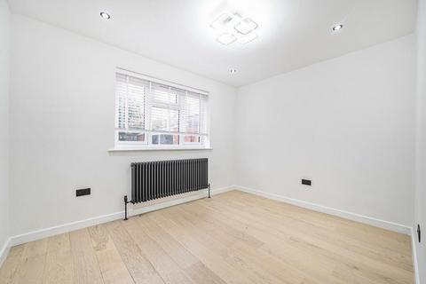 3 bedroom flat to rent, London, SE24