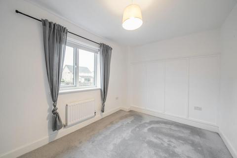 3 bedroom flat to rent, London, SE24