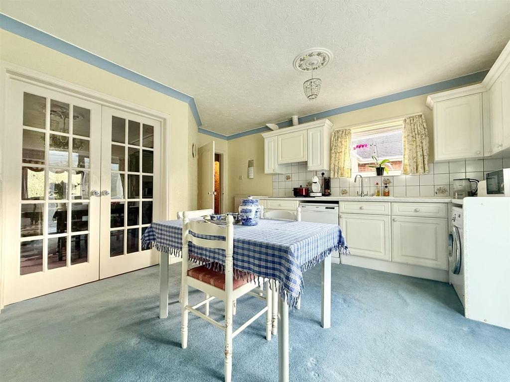 Kitchen1.jpg
