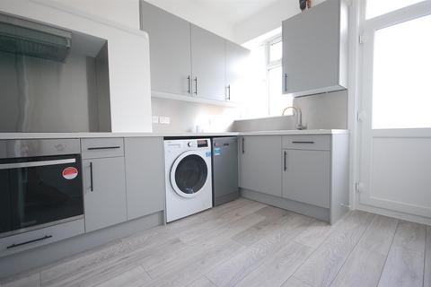 3 bedroom flat to rent, Field End Road, Middlesex HA5