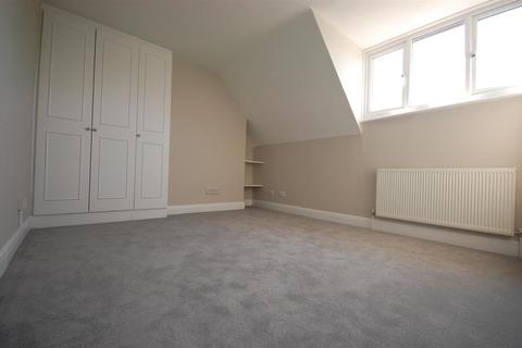 3 bedroom flat to rent, Field End Road, Middlesex HA5