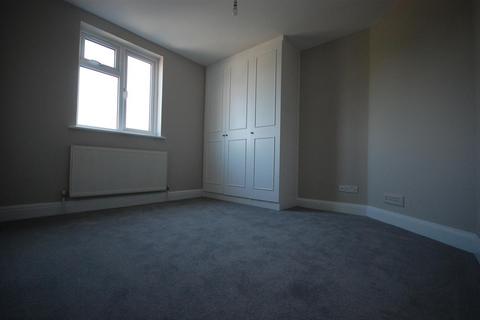 3 bedroom flat to rent, Field End Road, Middlesex HA5