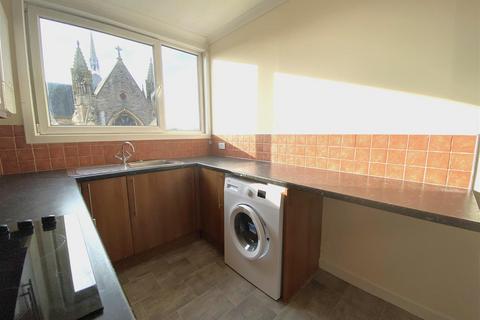 2 bedroom flat to rent, North Methven Street, Perth