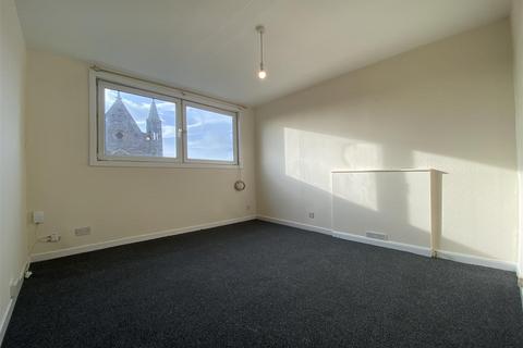 2 bedroom flat to rent, North Methven Street, Perth