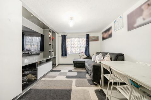 1 bedroom flat for sale, John Barter House, Church Close, Bath Road, TW3