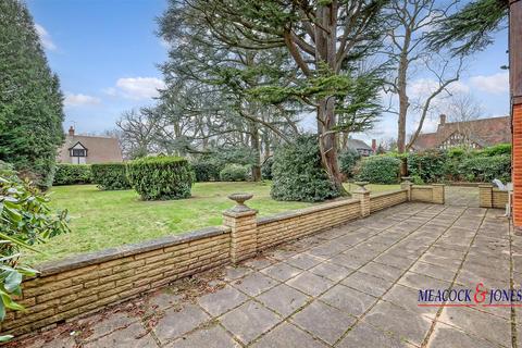 5 bedroom detached house for sale, Roundwood Avenue, Hutton Mount, Brentwood