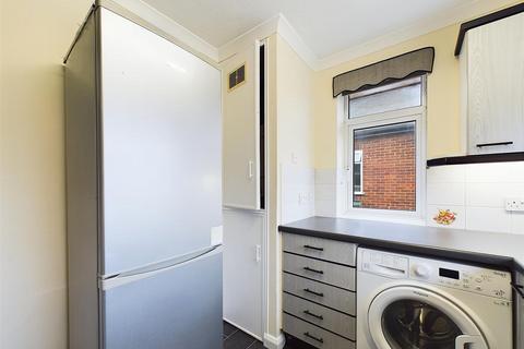 2 bedroom maisonette to rent, Whitby Road, Ruislip HA4