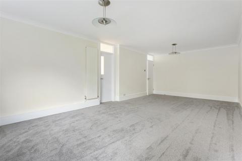 2 bedroom flat to rent, Rennie Court, 11 Upper Ground Southwark, London, SE1