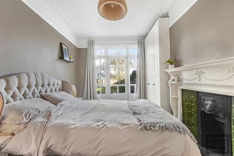 1 bedroom flat for sale, Hazelwood Lane, London N13