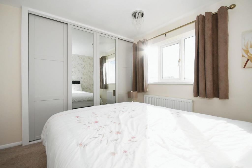 BEDROOM 1 02.jpg