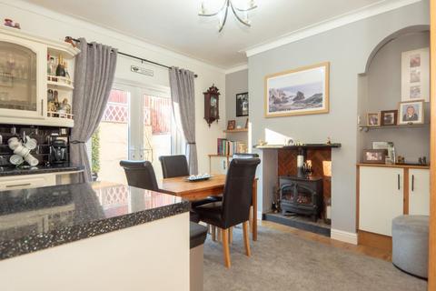 3 bedroom end of terrace house for sale, Ring Road, Farnley, Leeds