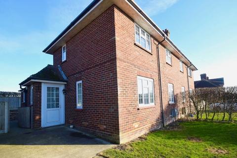 3 bedroom semi-detached house to rent, Canterbury Road Brooksend CT7