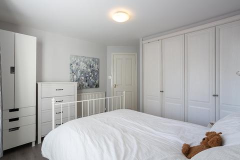 27/2 Greenpark, Edinburgh, EH17 7TB