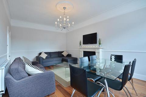 2 bedroom flat to rent, Emperors Gate, Gloucester Road, London