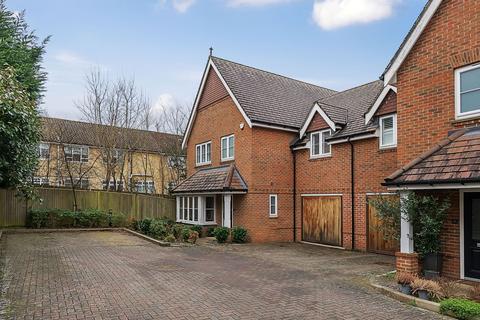 4 bedroom link detached house for sale, Sycamore Mews, Caterham CR3