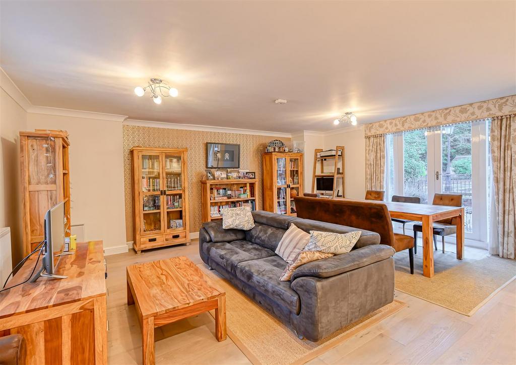 5 Stanmore Mews-11.jpg