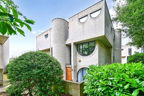 16 Apex Drive, Frimley, Camberley, GU16 7AF