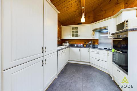 2 bedroom chalet to rent, Mount Pleasant, Derby DE65